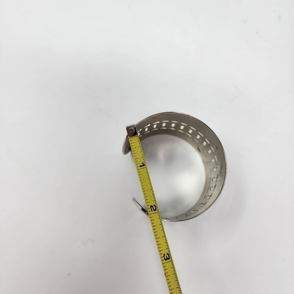 Silver Tone Floral Metal Women's‎ Cuff Bracelet - Picture 6 of 8